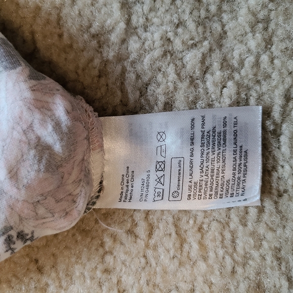 H&M Ruffled Top - Picture 13 of 13